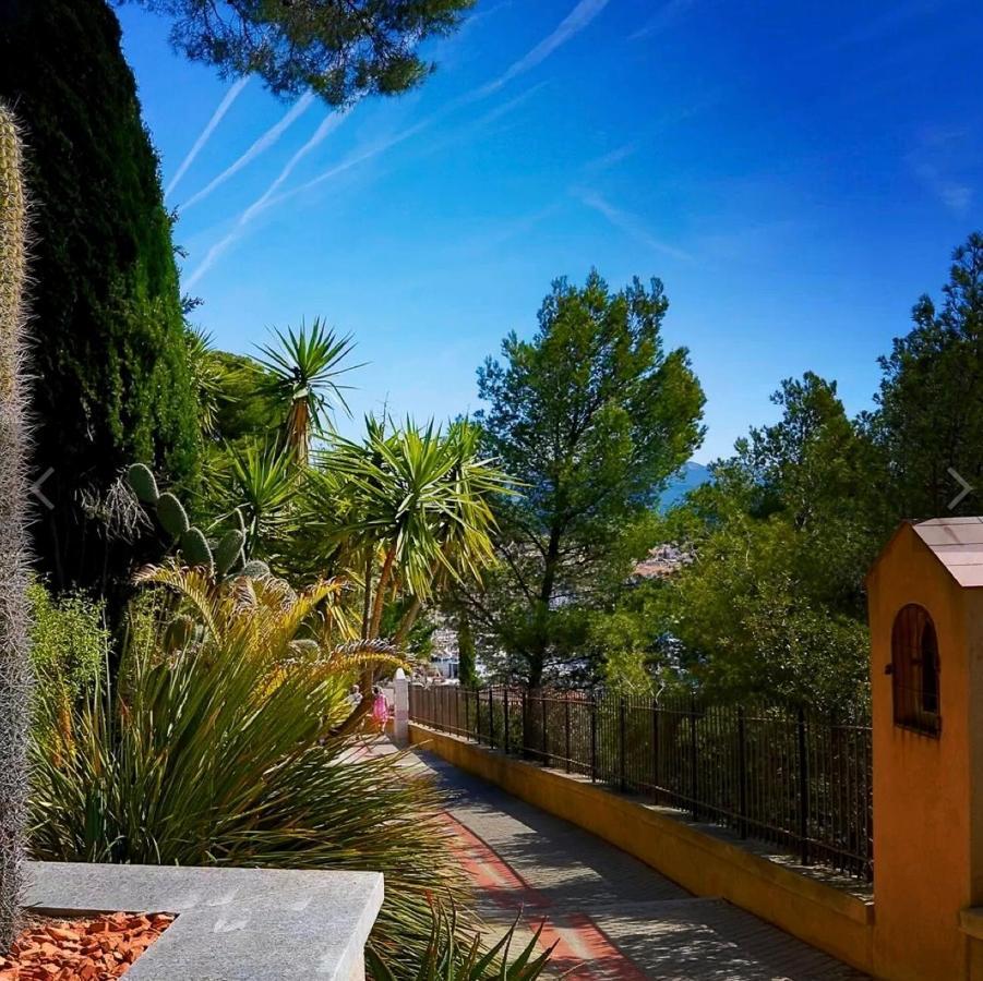 T2 vue mer avec jardinet / plage et port à pied Sanary-sur-Mer Exterior foto