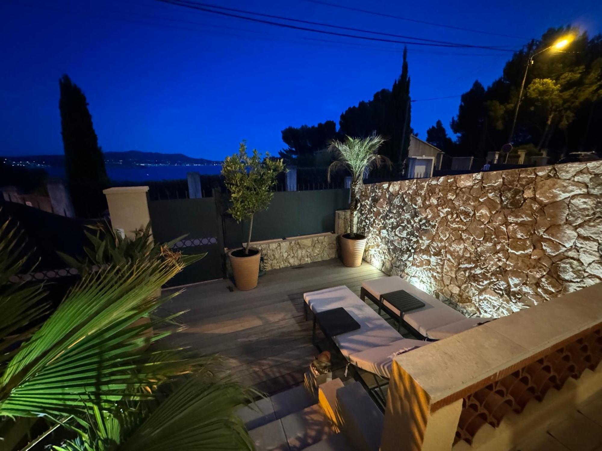 T2 vue mer avec jardinet / plage et port à pied Sanary-sur-Mer Exterior foto